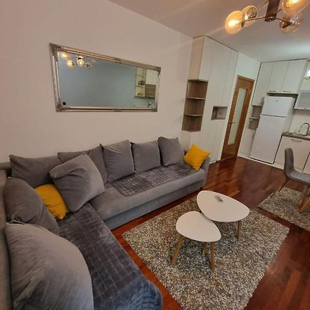 5 Star Apartment Podgorica Eksteriør billede