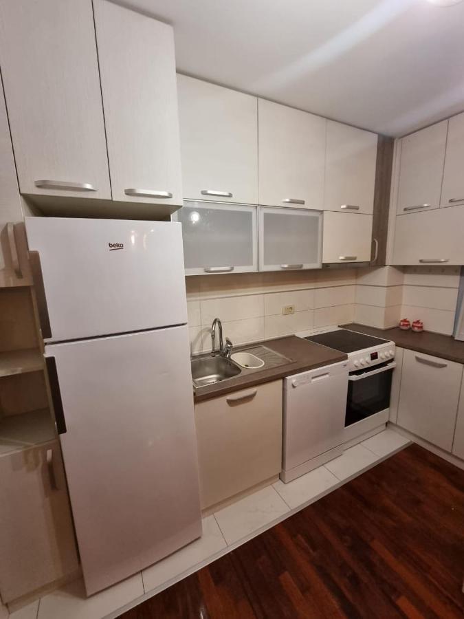 5 Star Apartment Podgorica Eksteriør billede